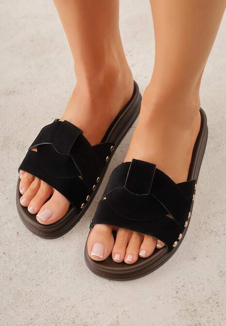 Czarne Klapki z Przekładanymi Paskami i Ozdobnymi Nitami Talysha