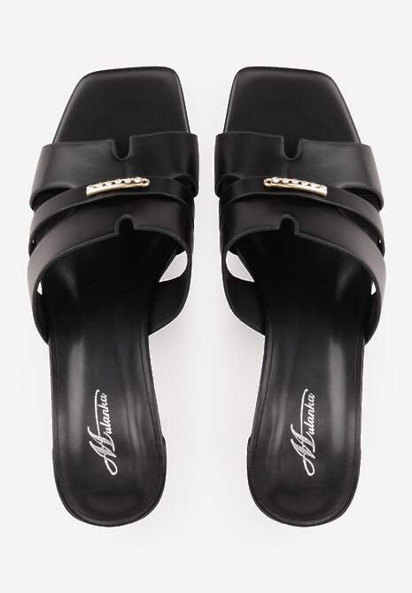 Czarne Klapki na Słupku z Kwadratowym Noskiem i Ozdobnymi Wycięciami Daerika 6