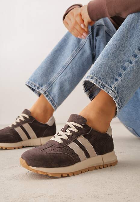 Brązowe Sneakersy z Zamszu Naturalnego z Ozdobnymi Paskami i Perforacją Ravinelle