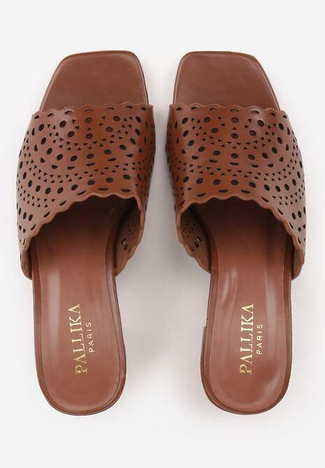 Brązowe Ażurowe Klapki na Słupkowym Obcasie z Kwadratowym Noskiem Lumetia 6