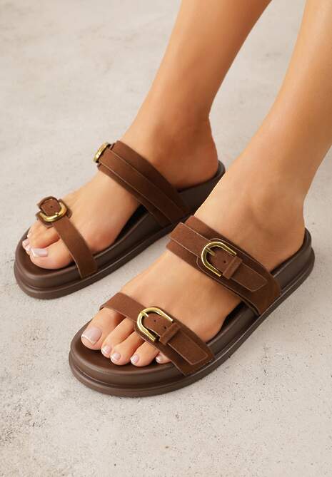 Ciemnobrązowe Klapki Ozdobione Metalicznymi Klamrami Zelivra