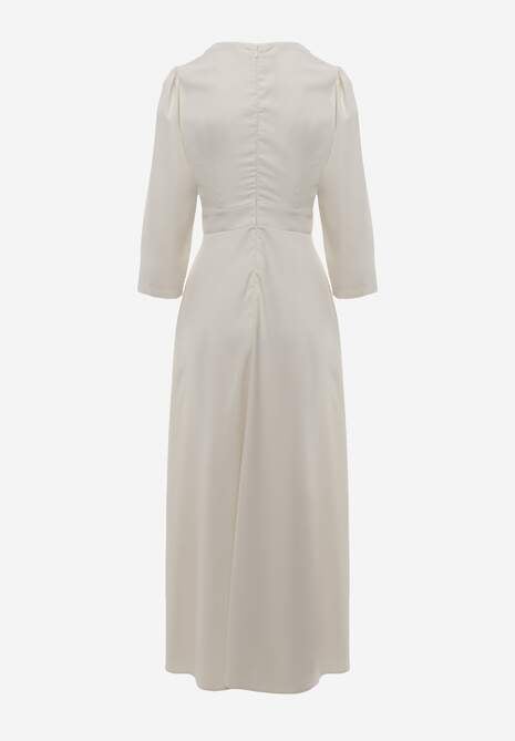 Jasnobeżowa Elegancka Sukienka o Kopertowym Kroju Zdobiona Aplikacją w Talii Zilendra 7