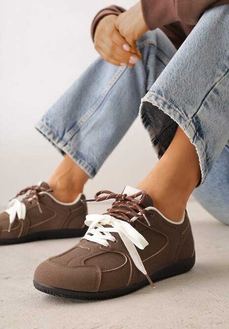 Brązowe Sneakersy z Podwójnym Sznurowaniem i Geometrycznymi Wstawkami Adrearah