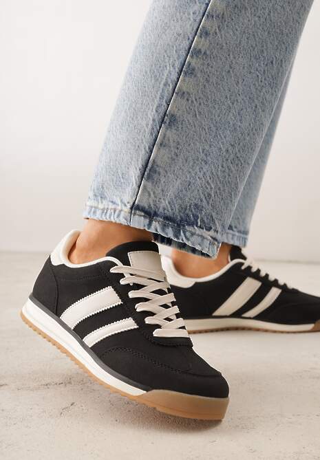 Czarne Sneakersy Ozdobione z Boku Paskami Ariene
