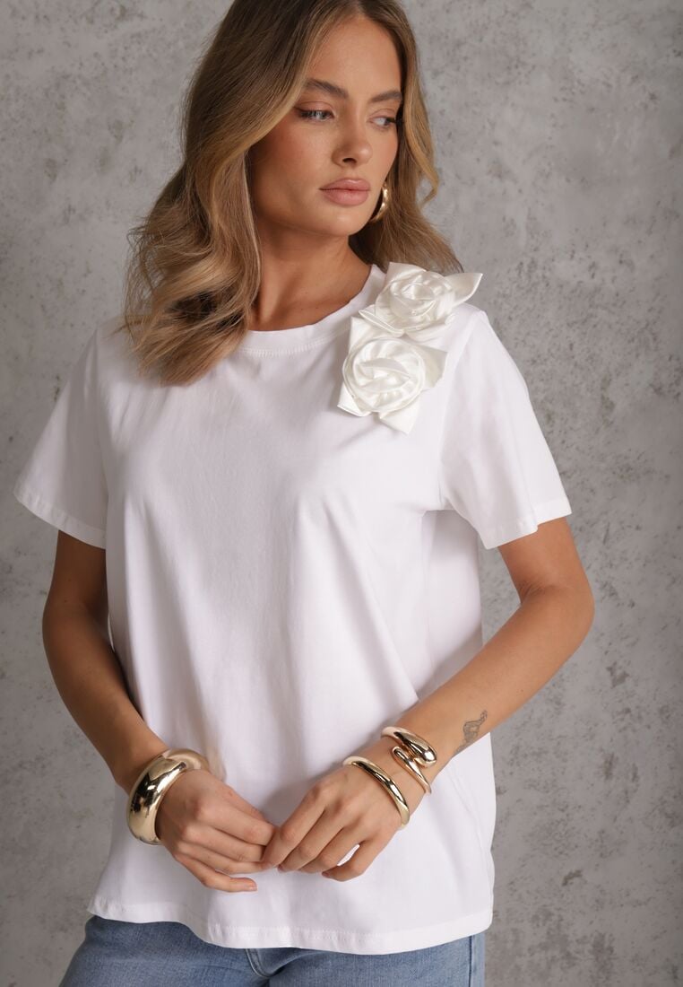Biały Bawełniany T-shirt o Klasycznym Kroju z Kwiatowymi Aplikacjami 3D Morgane 4