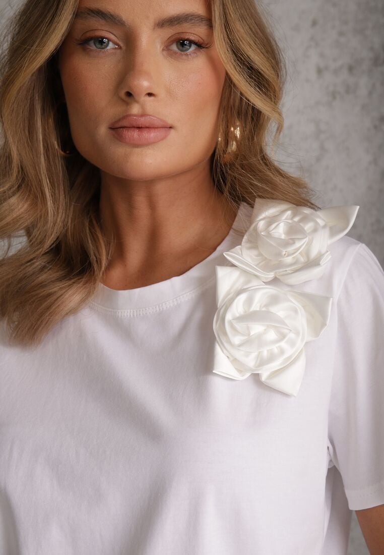 Biały Bawełniany T-shirt o Klasycznym Kroju z Kwiatowymi Aplikacjami 3D Morgane 5