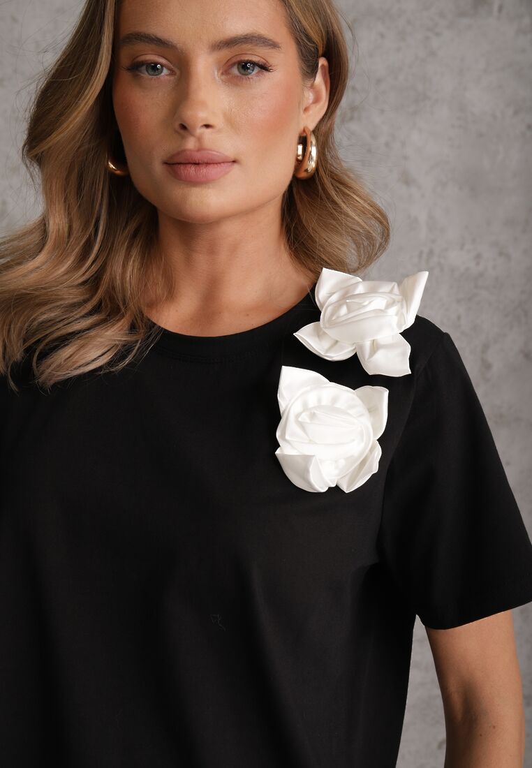 Czarno-Biały Bawełniany T-shirt o Klasycznym Kroju z Kwiatowymi Aplikacjami 3D Morgane 5