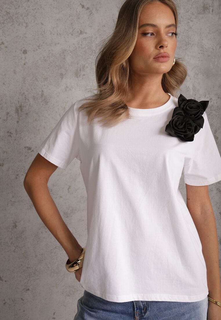 Biało-Czarny Bawełniany T-shirt o Klasycznym Kroju z Kwiatowymi Aplikacjami 3D Morgane