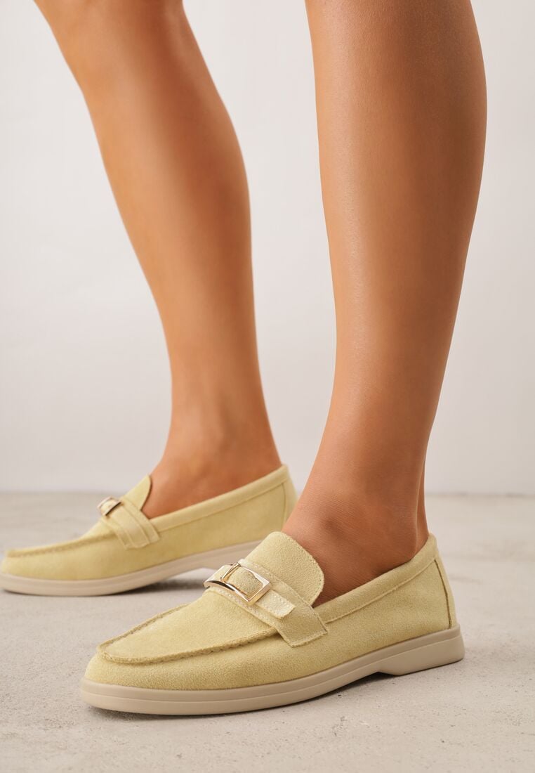 Żółte Mokasyny Ozdobione Metaliczną Klamrą Murielori