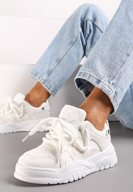 Białe Sneakersy na Niskiej Platformie z Grubymi Sznurówkami Nerisses