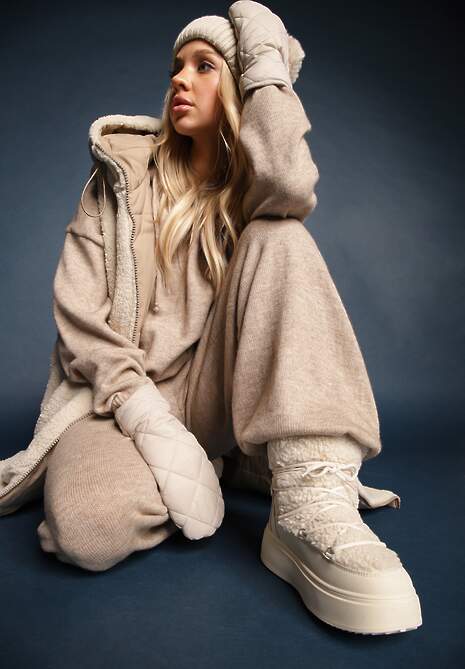 Beżowe Śniegowce Vices na Platformie ze Sznurowaniem i Futerkiem Nomicea