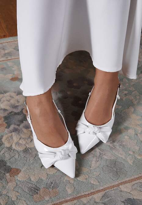 Białe Sandały Lakierowane Vices na Kaczuszce Typu Slingback z Kokardą Kovenna