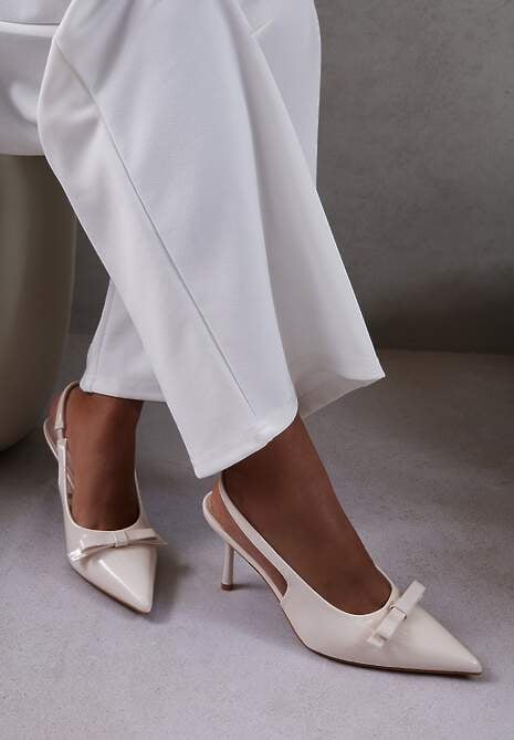 Beżowe Lakierowane Sandały Szpilki Vices Typu Slingback z Kokardą Dorozia