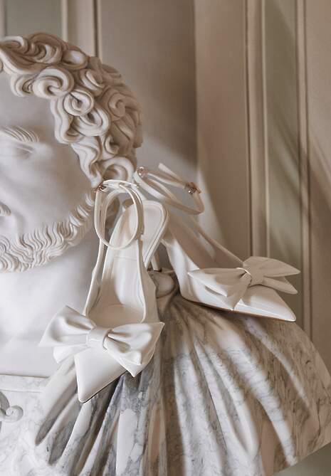 Białe Lakierowane Sandały na Szpilce Vices z Dużą Kokardką Bez Pięty Velozia