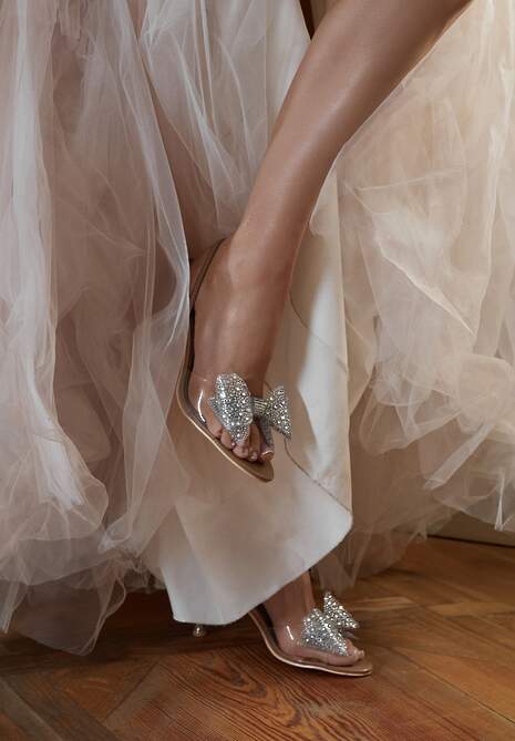 Brązowe Sandały Vices na Szpilce Ozdobione Cyrkoniową Kokardą  Fenessa