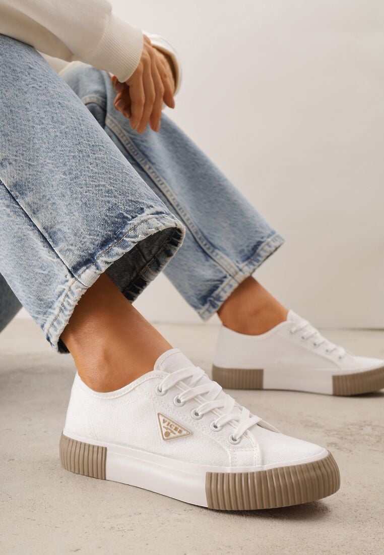 Biało-Beżowe Trampki VICES na Żłobionej Platformie Zdobione Trójkątną Aplikacją Lorerina
