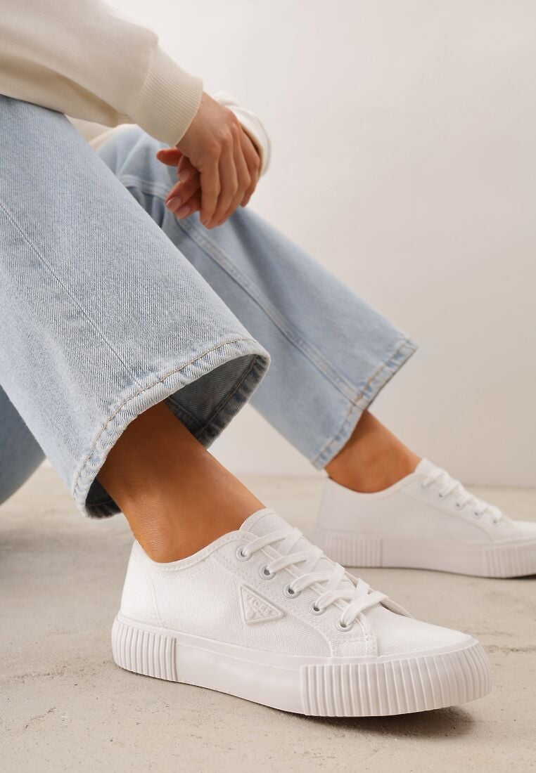 Białe Trampki VICES na Żłobionej Platformie Zdobione Trójkątną Aplikacją Lorerina