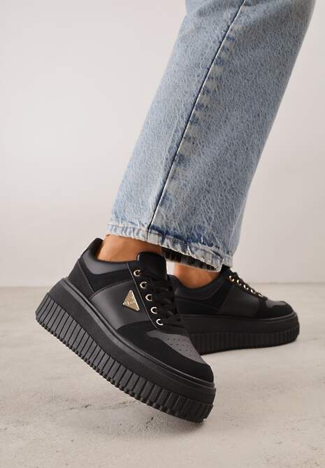 Czarne Chunky Sneakersy z Trójkątną Aplikacją VICES na Platformie Cezaline