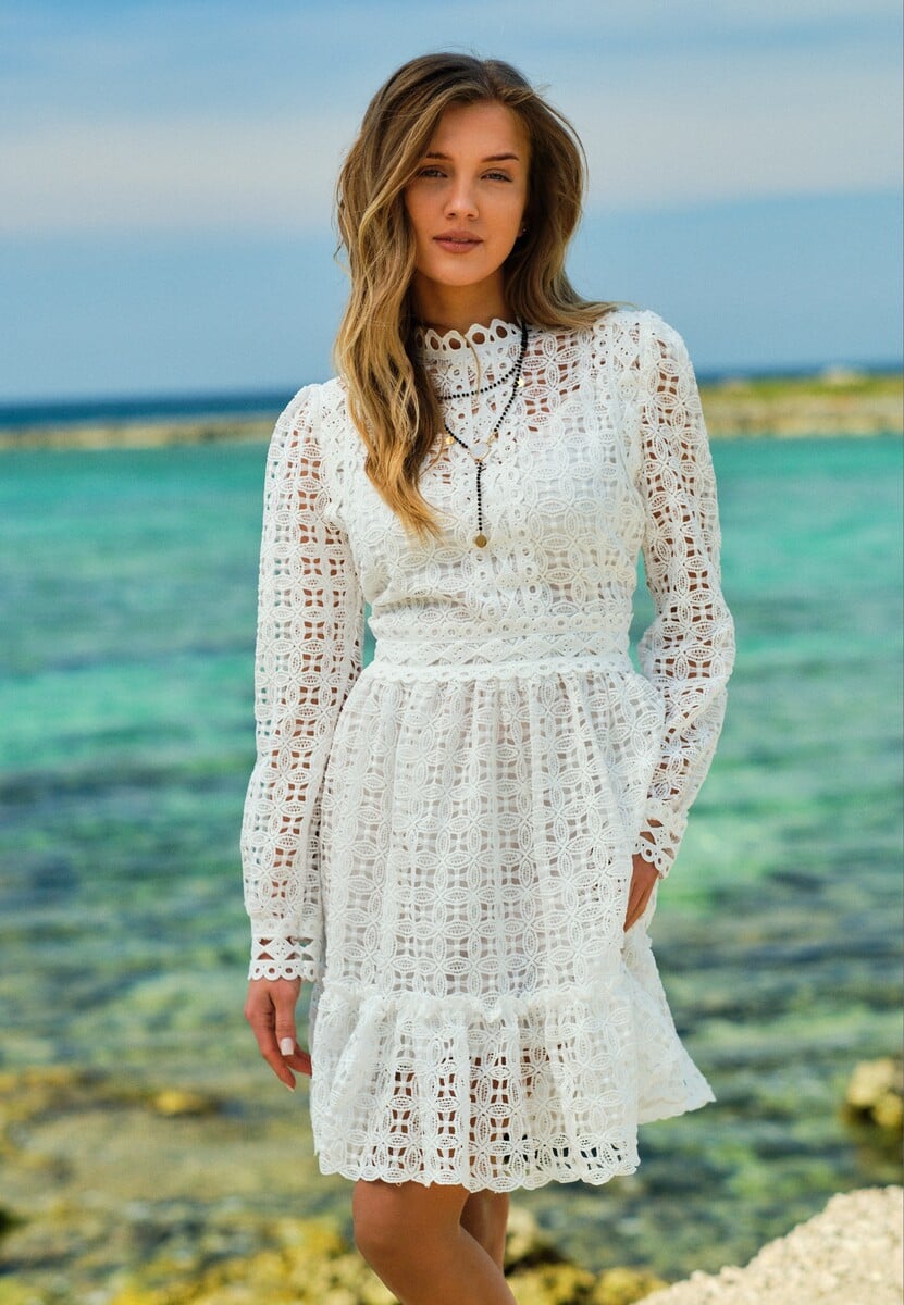Rochie Albă Cambrată cu Dantelă și Volan Kamora 3