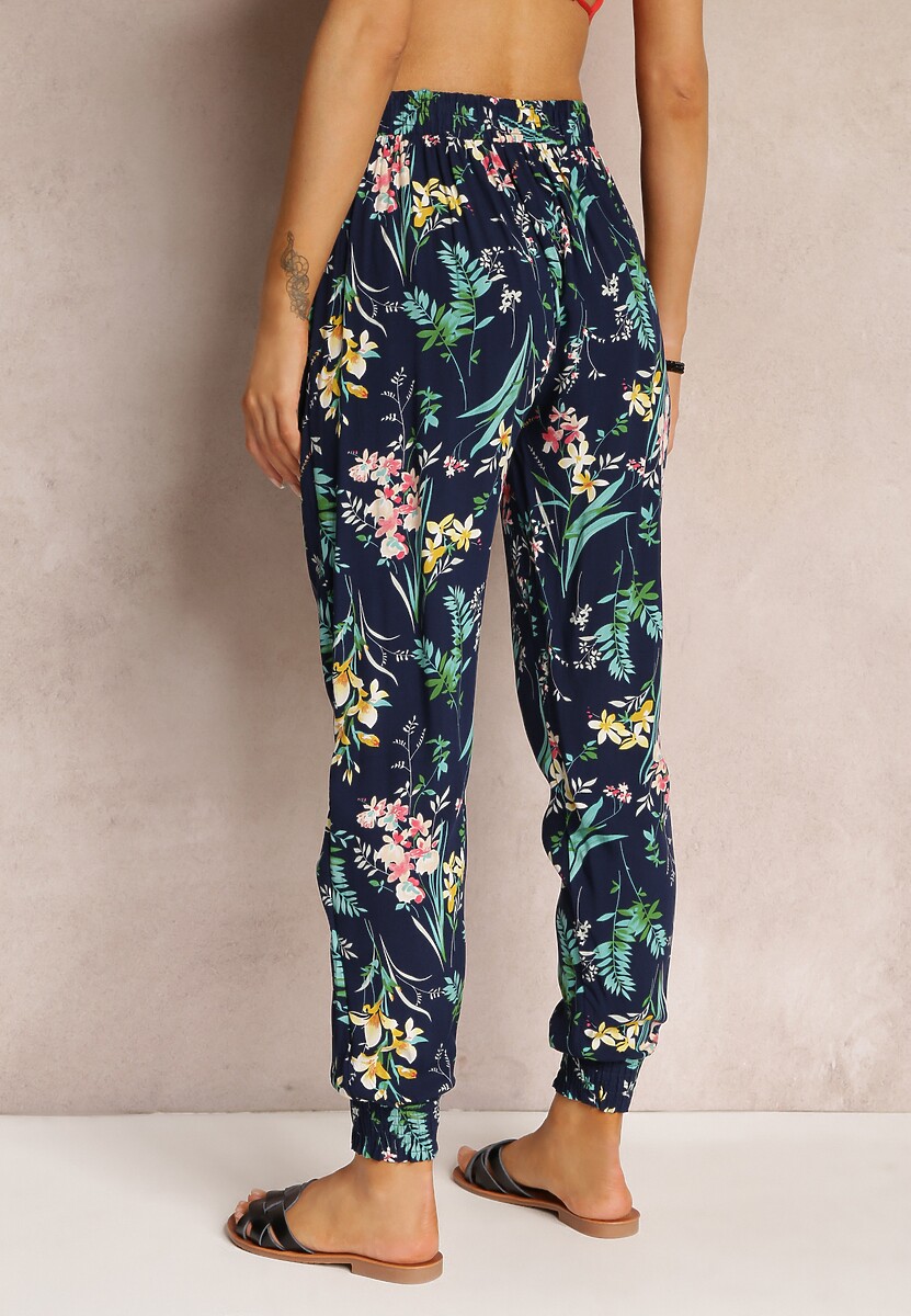 Pantaloni albaștri cu elastic în talie și la baza piciorului cu model floral Stesine 3