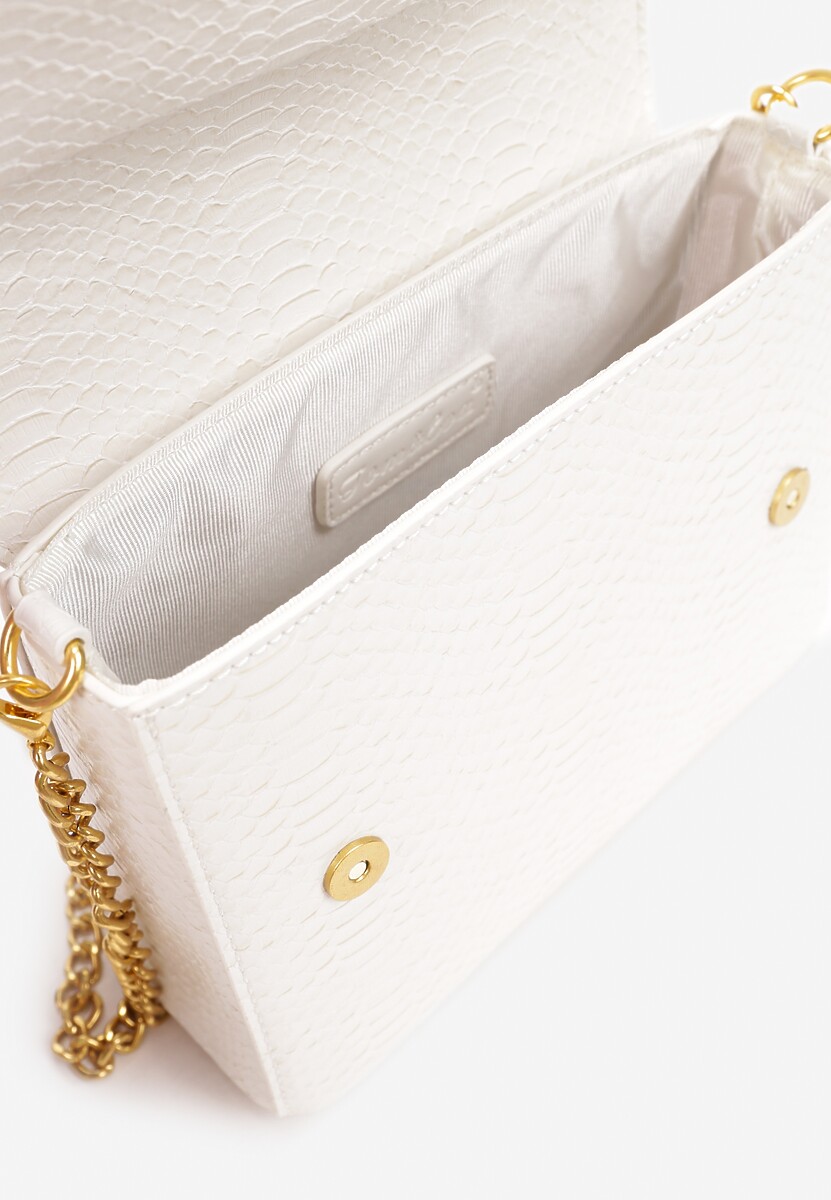 Biała Torebka Kuferek z Dekoracyjnym Łańcuszkiem i Tłoczeniem Skóry Węża Alival 3
