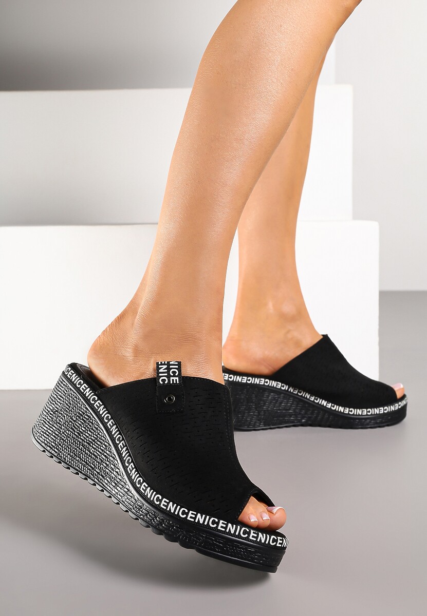 Czarne Klapki na Koturnie z Perforacją i Otwartym Noskiem Averle 2