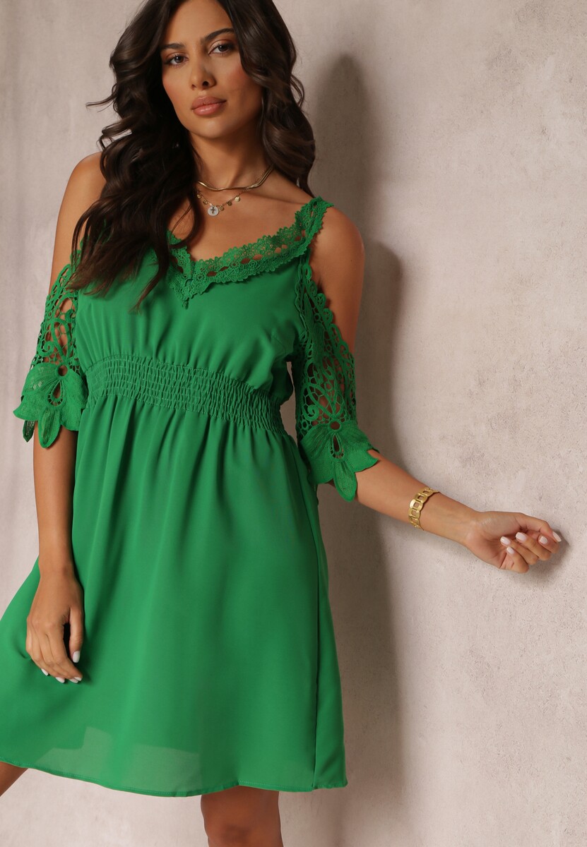 Rochie verde cloș mini cu elastic în talie și mâneci spaniole cu dantelă Carolta 1