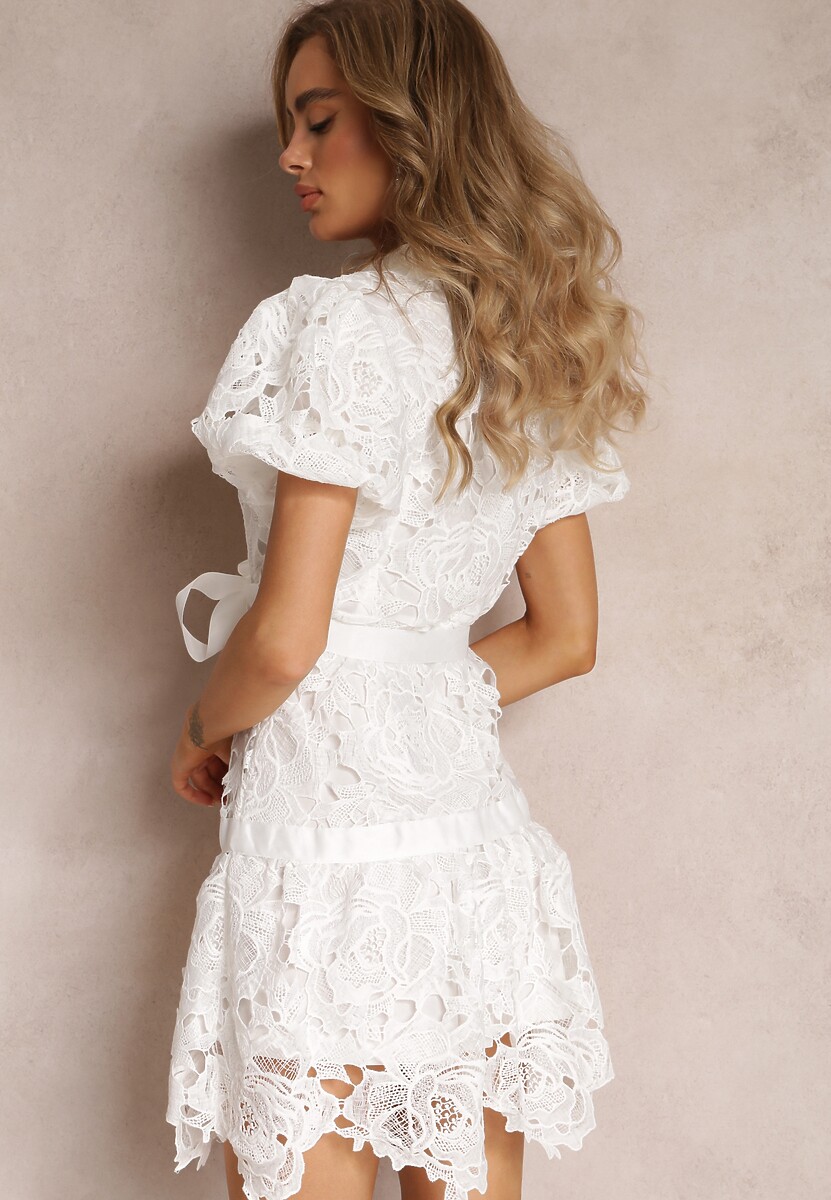 Rochie Mini din Dantelă Albă cu Volane și Curea din Material Mivan 3