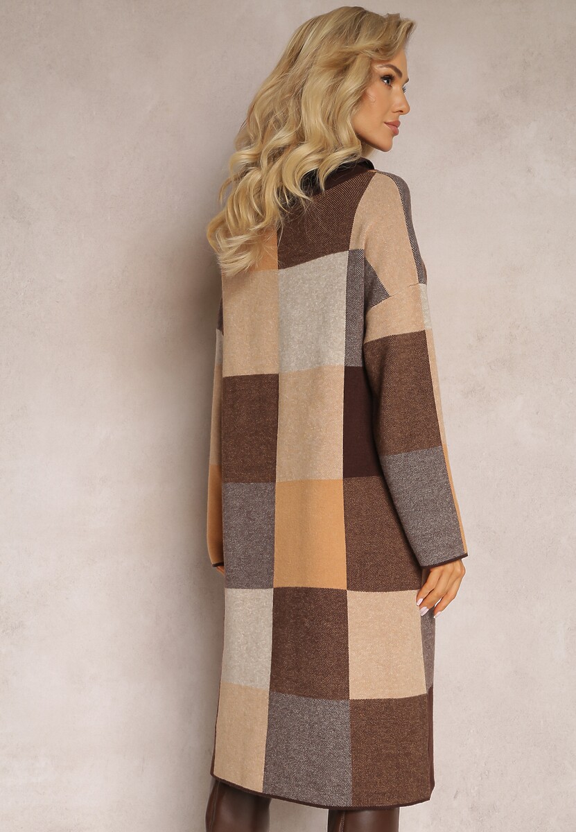 Brązowa Pudełkowa Sukienka z Dzianiny w Kratę z Szerokim Golfem Marinela 3