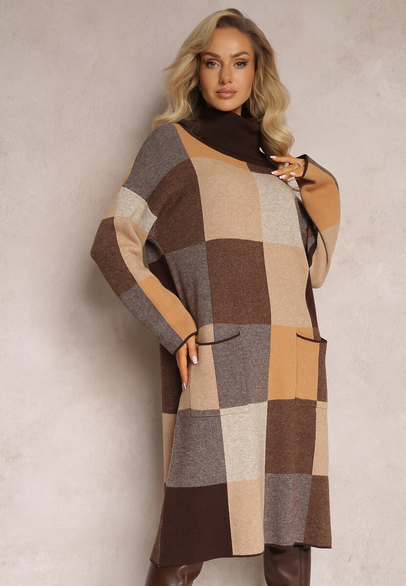 Brązowa Pudełkowa Sukienka z Dzianiny w Kratę z Szerokim Golfem Marinela 2