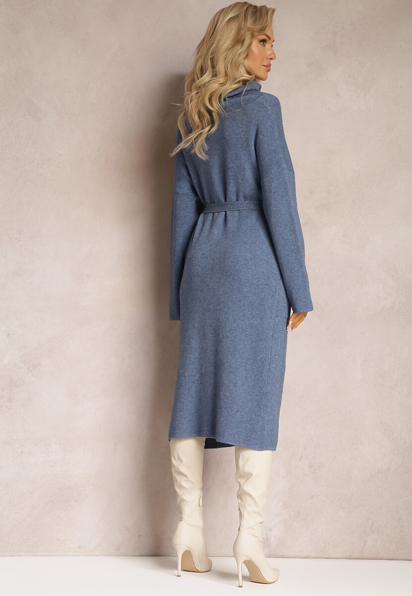 Niebieska Sweterkowa Sukienka z Materiałowym Paskiem i Wywijanym Golfem Raileanu 3
