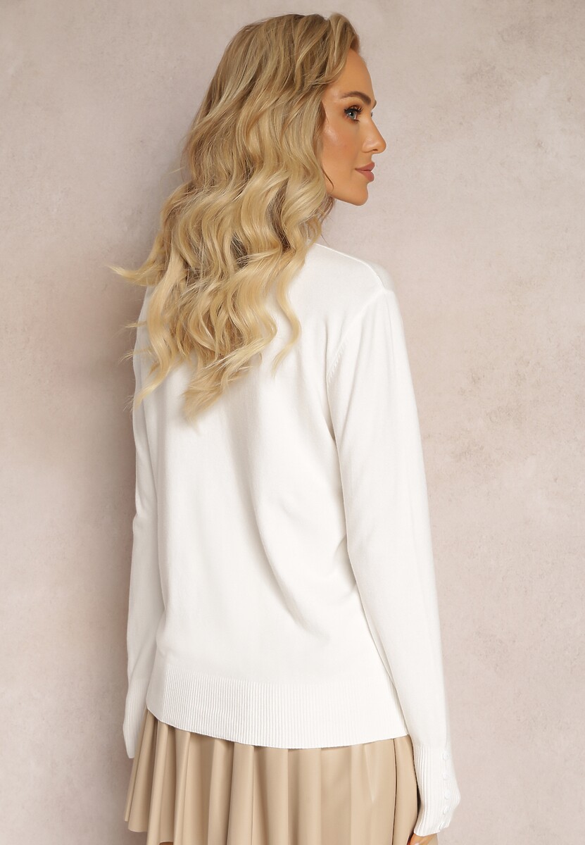 Biały Klasyczny Sweter Golf z Ozdobnymi Guzikami na Rękawach Bolea 3