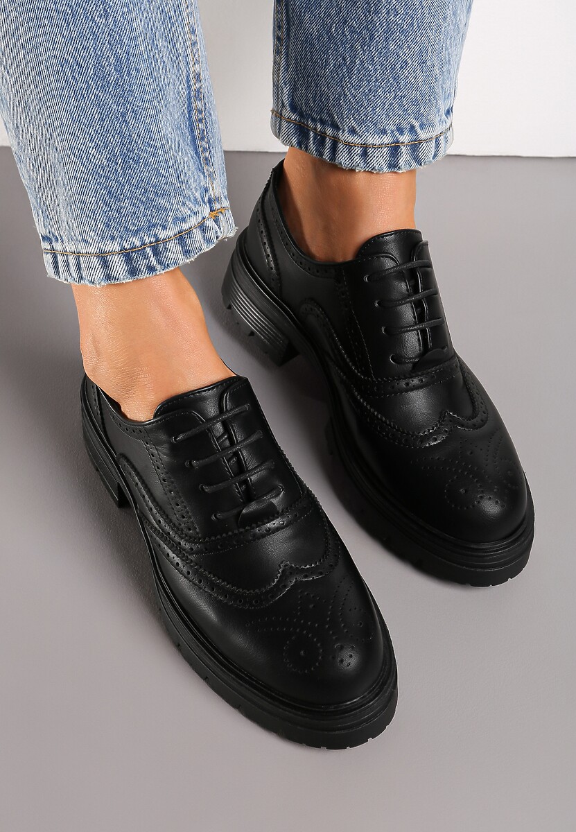 Pantofi negri cu talpă groasă și perforații Obasia 3