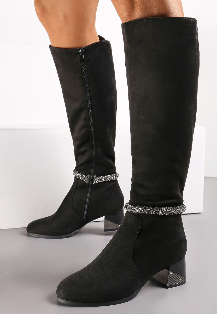 Czarne Kozaki z Imitacji Zamszu z Paskiem z Cyrkonii i Metalicznym Słupkiem Grettamia 2