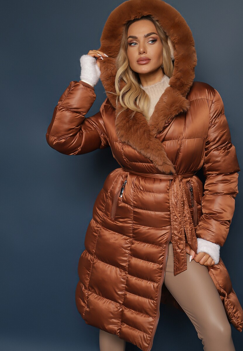 Brązowa Pikowana Kurtka Płaszcz za Kolano z Wiązanym Paskiem i Futerkiem Vivenda 1