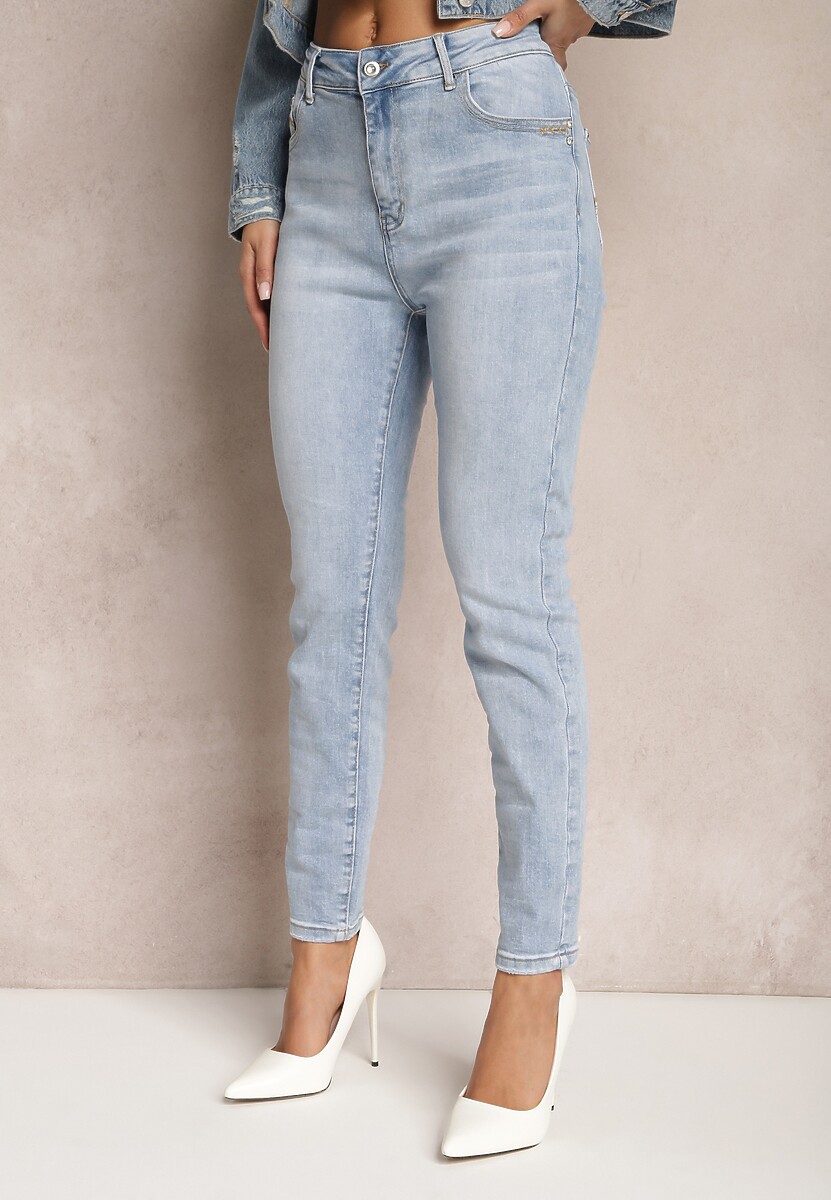 Blugi Skinny Albastru Deschis cu Uzură Discretă și Matlasări pe Buzunare Lenari 1