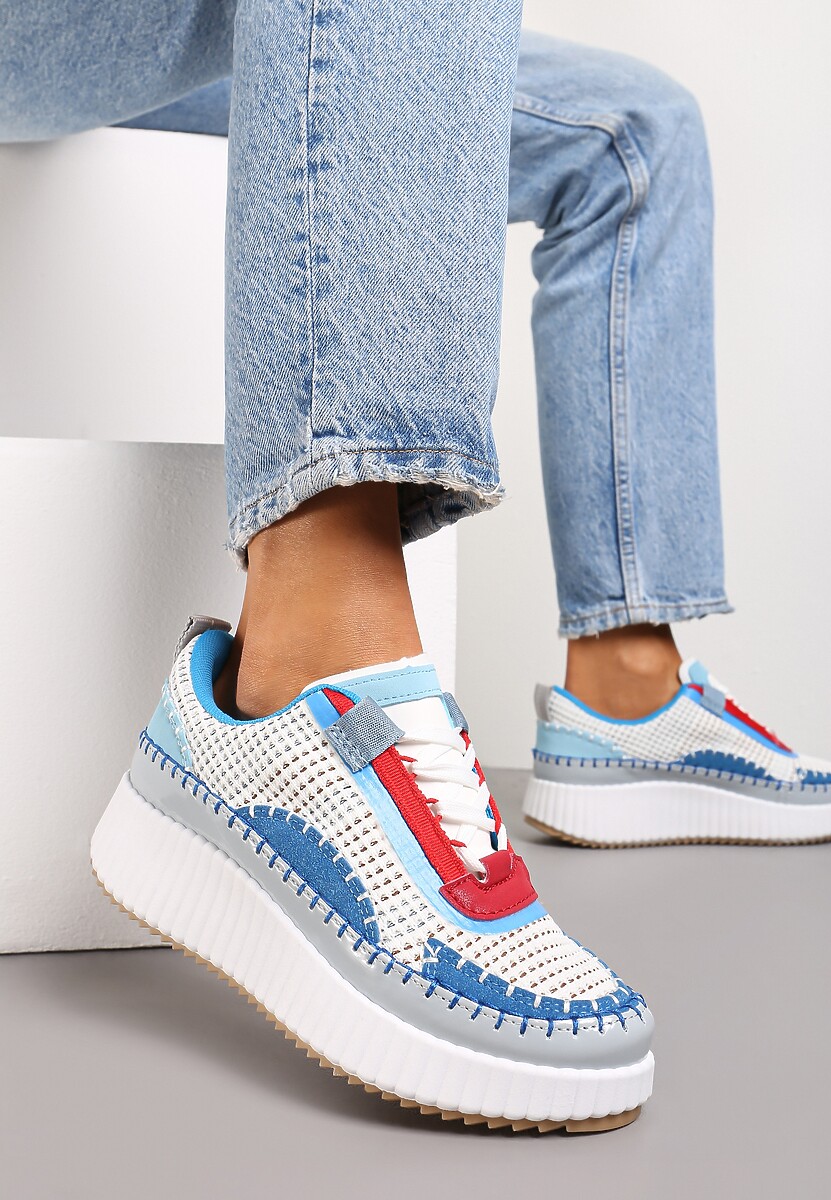 Biało-Niebieskie Sneakersy na Platformie Ozdobione Nitami i Patchworkowymi Wstawkami Jeneria 2