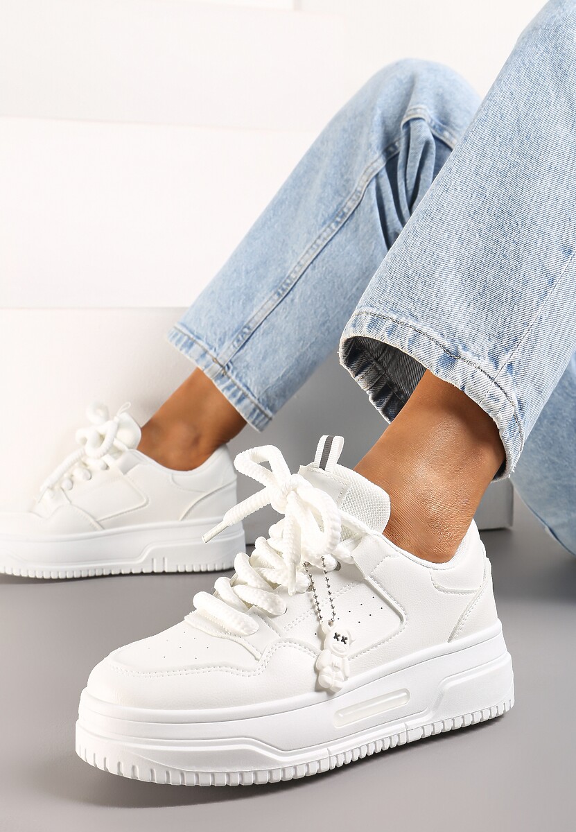 Sneakerși Albi cu Perforatie și Decorațiune Detașabilă din Cauciuc Ursuleț Ildeos 1