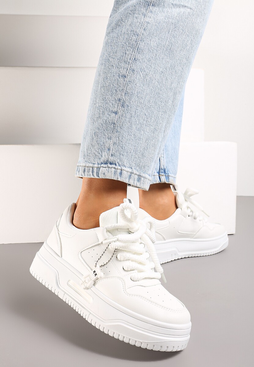 Sneakerși Albi cu Perforatie și Decorațiune Detașabilă din Cauciuc Ursuleț Ildeos 3