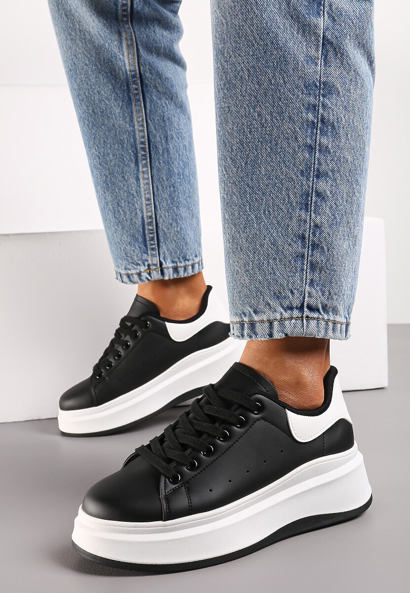 Sneakerși negri cu talpă groasă perforați și decorați cu ursuleț de cauciuc Aireth 1