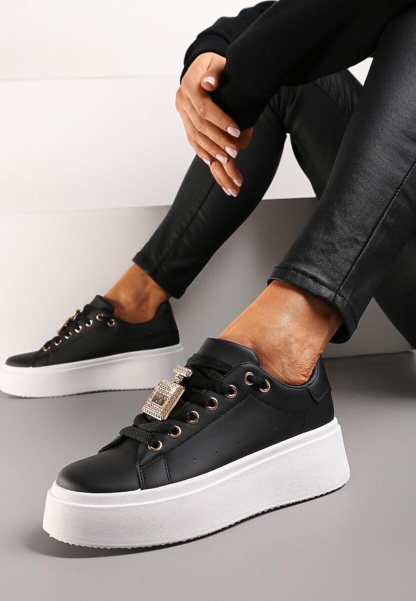 Sneakers Negri cu Pandantiv Metalic cu Strasuri pe Sireturi Edosa 1
