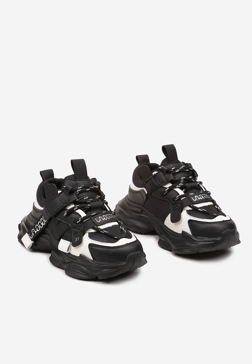 Czarne Buty Sportowe Sneakersy  na Płaskiej Tłoczonej Podeszwie z Ozdobnymi Taśmami Pezitha 2