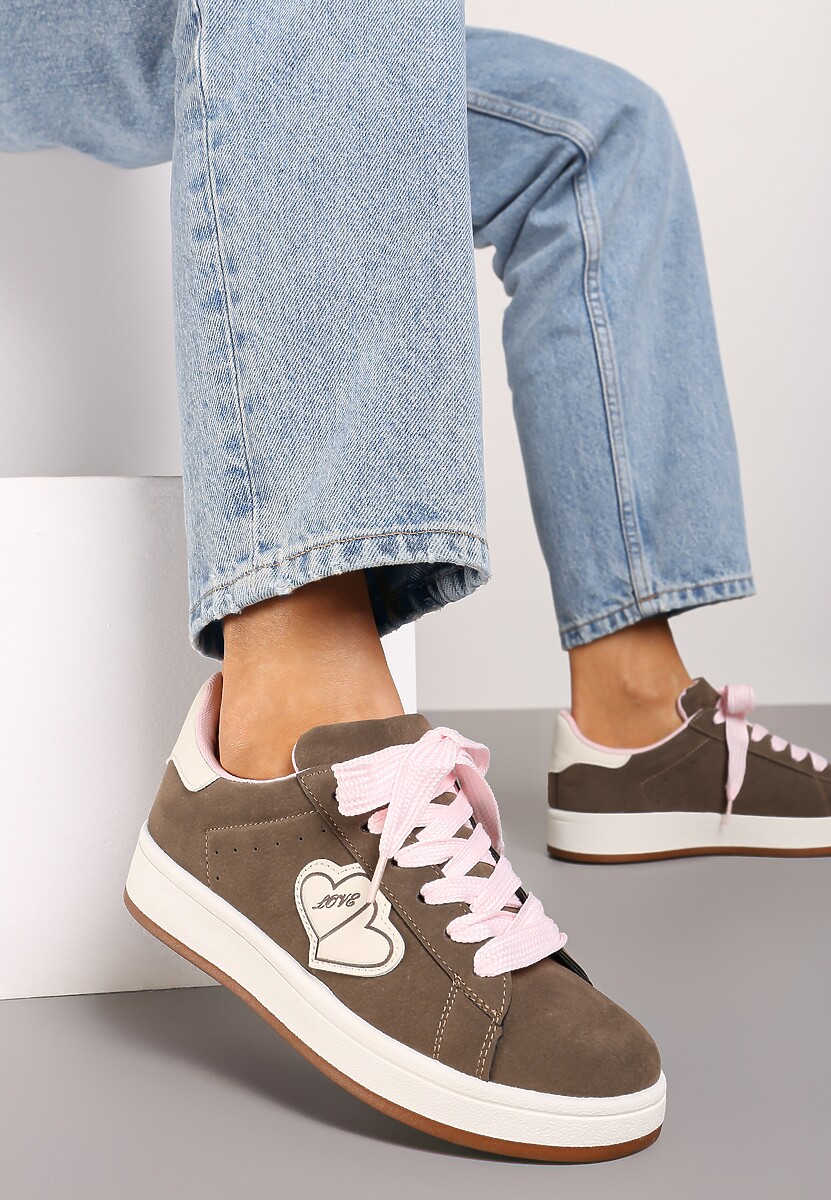 Ciemnobeżowe Sneakersy z Naszywką w Kształcie Serc Usitala 1
