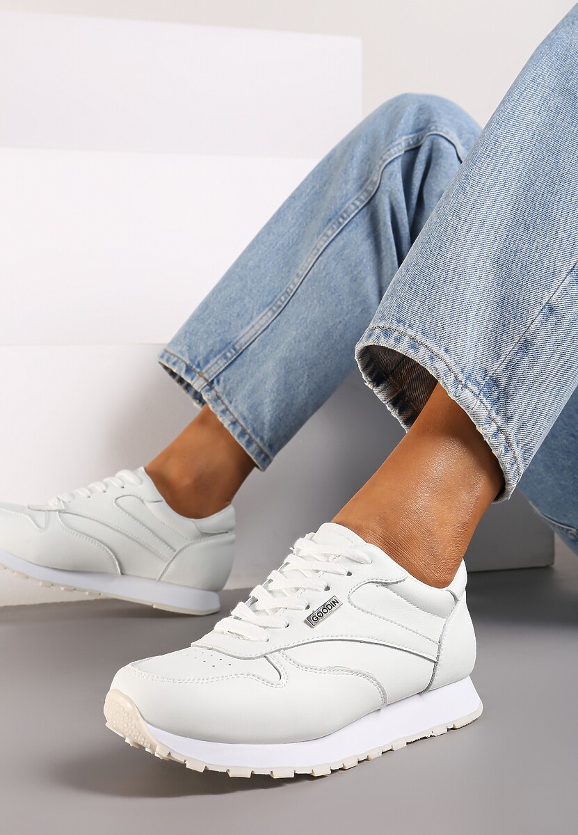 Białe Sneakersy na Płaskiej Podeszwie z Naturalnej Skóry z Perforacją Miviia 1