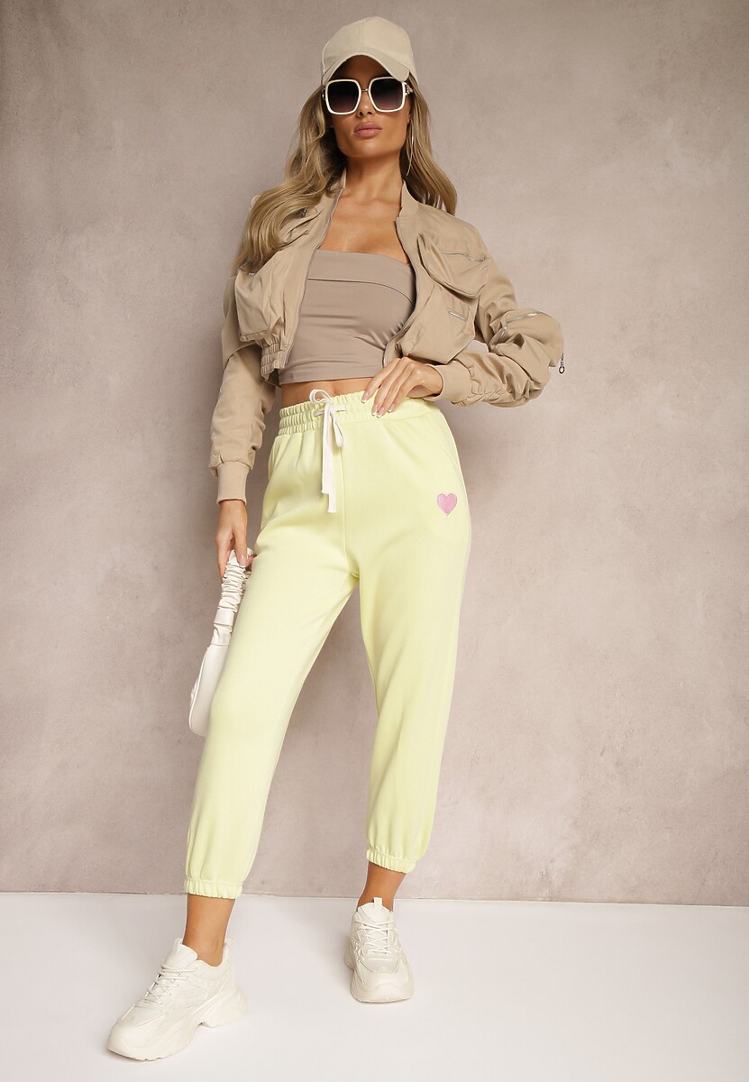 Jasnożółte Spodnie High Waist Dresowe Bawełniane ze Sznurkiem w Pasie i Małą Naszywką Lerianns 1