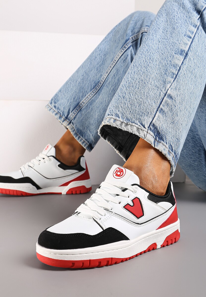 Biało-Czerwone Sneakersy Sznurowane z Aplikacją na Boku i Przeszyciami Irilian 1