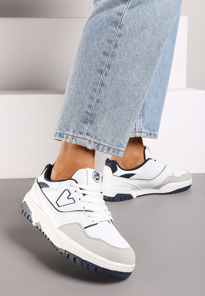 Biało-Granatowe Sneakersy Sznurowane z Aplikacją na Boku i Przeszyciami Irilian 1