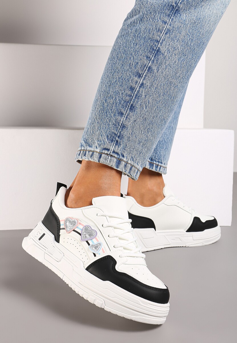 Biało-Czarne Sneakersy z Błyszczącymi Serduszkami Iriene