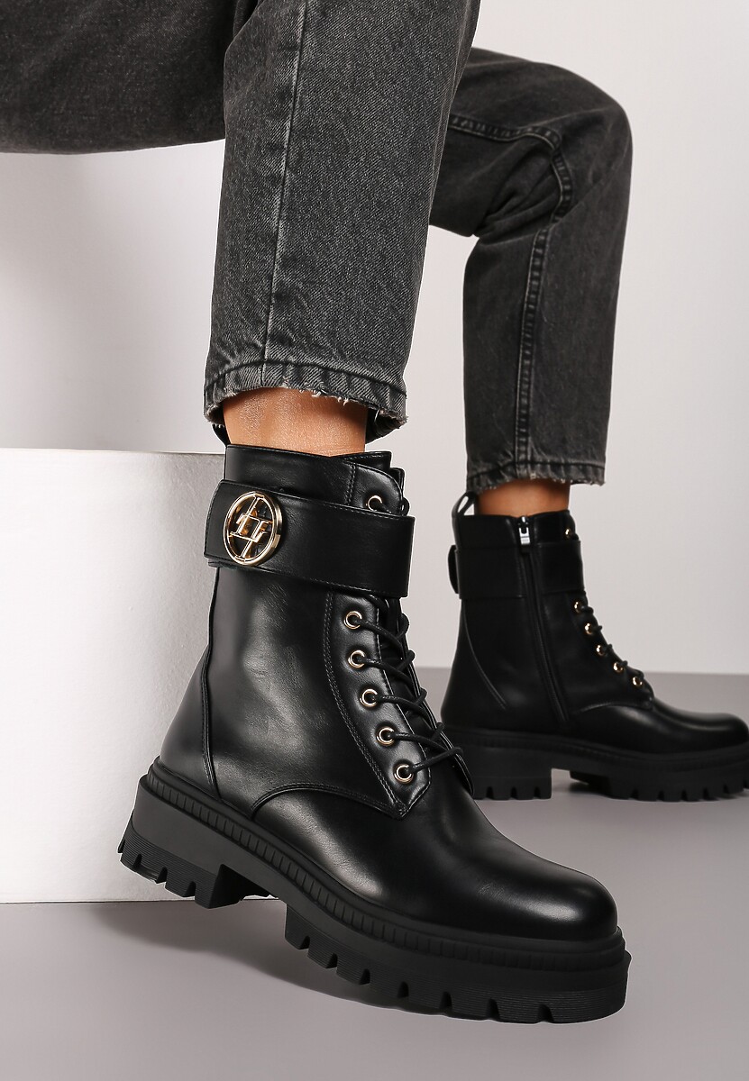 Czarne Płaskie Botki w Stylu Workerów Ozdobione Aplikacją i Paskiem na Rzep Anselene 1