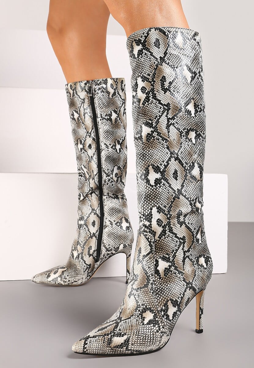 Czarne Kozaki w Wężowy Wzór na Obcasie Typu Szpilka z Delikatnie Marszczoną Cholewką Tairis 2